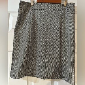 MICHAEL KORS HERRINGBONE PATTERN SKIRT. Size 10.